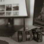 Fotocamera e monitor in una postazione di acquisizione e controllo di immagini digitali